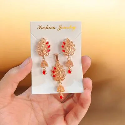 Modern Design 1 Carat Gold Plated Crystal Pendant Set